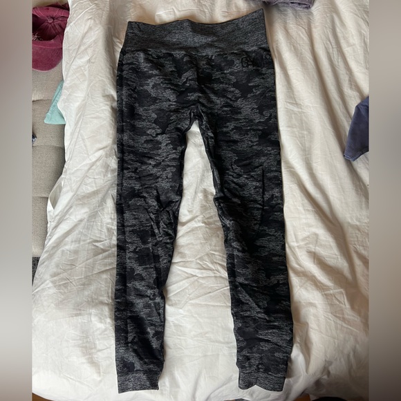 Gymshark Camo Leggings - Picture 2 of 4